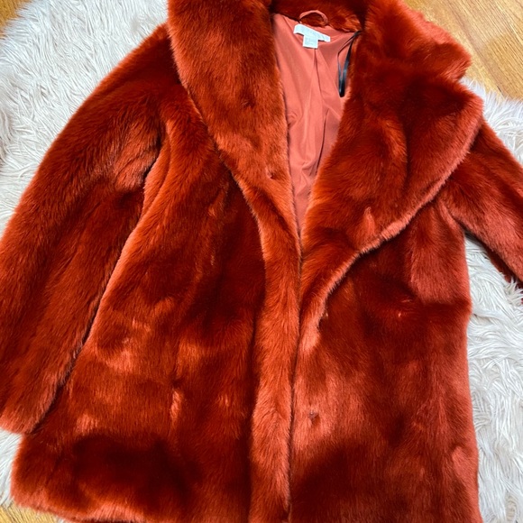 Red fur coat - Picture 2 of 6
